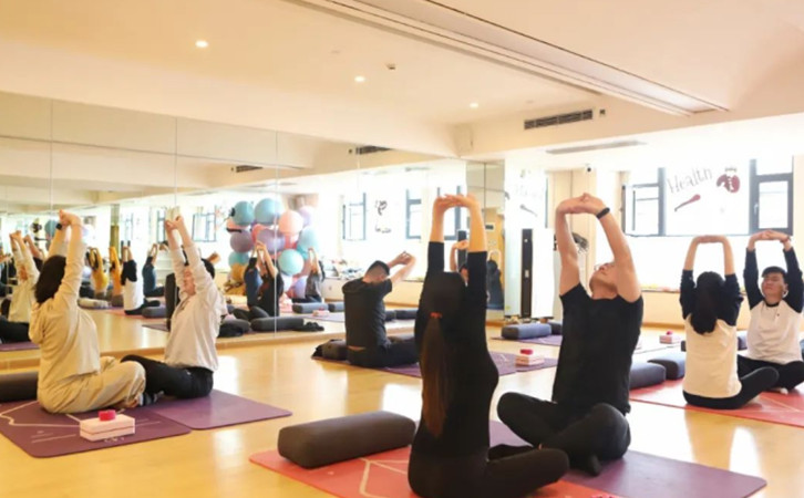 成都月子中心双人瑜伽活动，感受满溢爱意的现场2